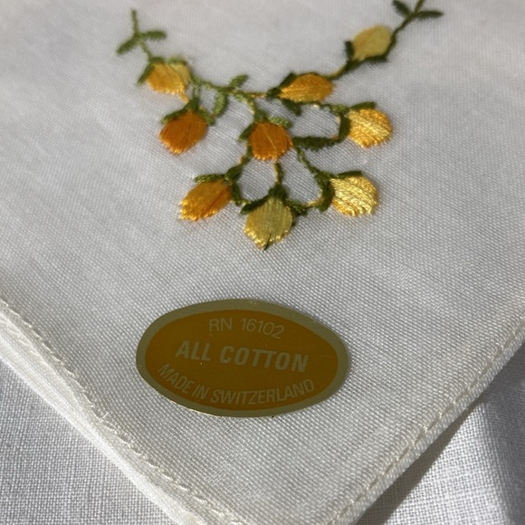 Vintage Switzerland lot of 2, Embroidered, NOS, Handkerchiefs, with labels. - Picture 5 of 9